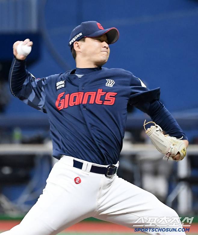 30일 서울 고척스카이돔에서 열린 키움 히어로즈와 롯데 자이언츠의 경기. 롯데 박시영이 역투하고 있다. 고척=박재만 기자 pjm@sportschosun.com/2025.04.30/