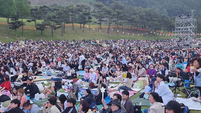 2024 서원밸리 그린 콘서트를 즐기는 관람객들. /서원밸리