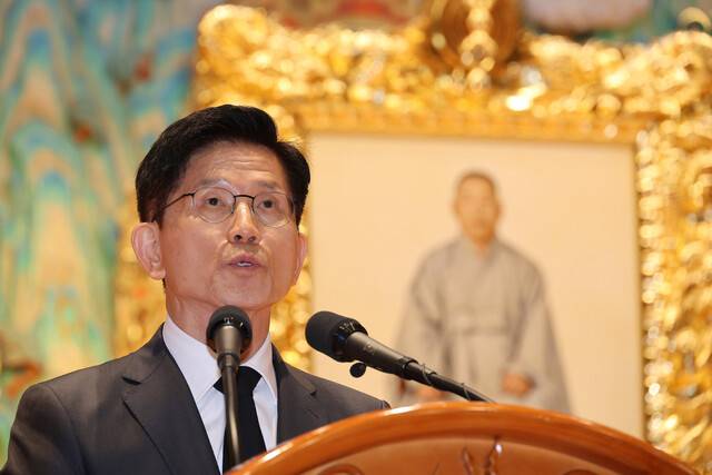 김문수 국민의힘 대통령 후보가 24일 충북 단양군 구인사에서 열린 상월원각대조사 제51주기 열반대재에서 추도사를 하고 있다. 연합뉴스