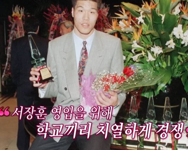 서장훈의 선수 시절 영입을 위해 학교끼리 치열한 경쟁을 한 것으로 알려졌다. / JTBC '아는형님' 캡처