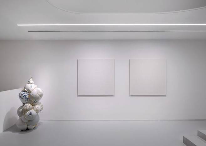 CONVERSATIONS II, Esther Schipper, Seoul, 2025. Courtesy of the artists and Esther Schipper, Berlin/Paris/Seoul Photo © Hyun Jun Lee *재판매 및 DB 금지