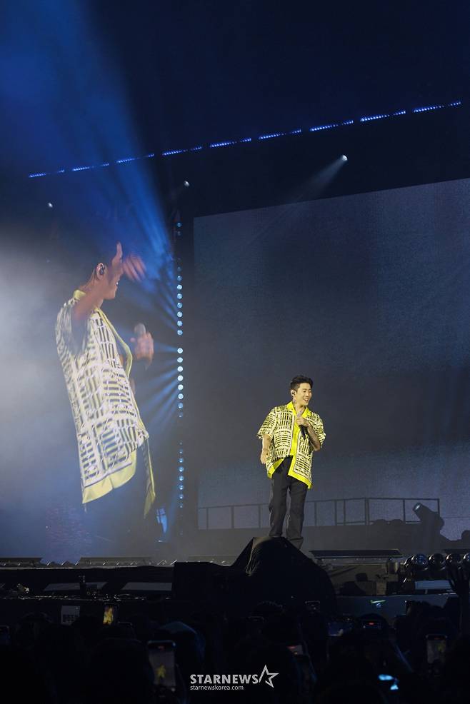 가수 박재범이 24일 서울 송파구 올림픽핸드볼경기장에서 진행된 단독 콘서트 '세레나데즈 앤 바디롤즈'(Serenades & Body Rolls)에서 멋진 무대를 펼치고 있다. /사진제공=모어비전 2025.05.24 /사진=이동훈 photoguy@