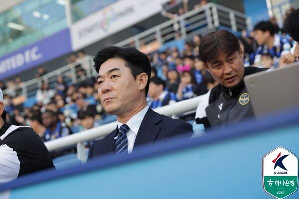 인천의 K리그2 독주를 이끌고 있는 윤정환 감독. ⓒ프로축구연맹