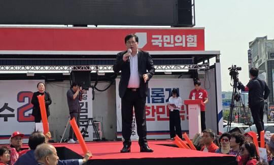 유동규 전 성남도시개발공사 기획본부장이 25일 홍성군에서 열린 김문수 국민의힘 대선후보 지원유세를 통해 이재명 더불어민주당 대선후보를 원색적으로 비난했다. 김동근 기자