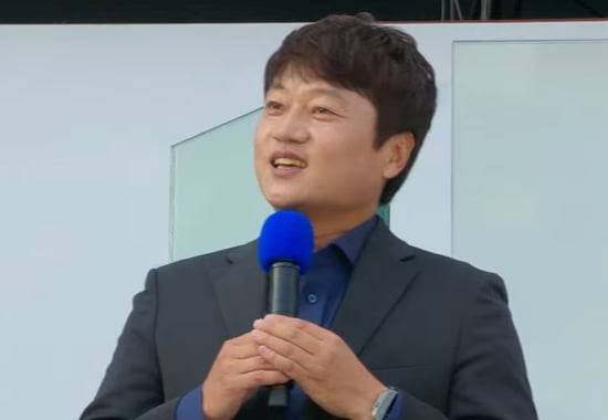 25일 이재명 더불어민주당 대선후보 지지 선언하는 박문성 축구 해설위원. / 사진=이 후보 유튜브 캡처
