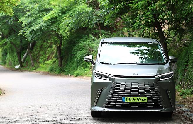 렉서스의 럭셔리 미니밴(MPV) THE ALL-NEW LM 500h