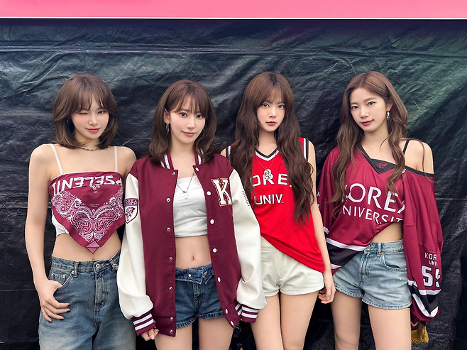 그룹 르세라핌이 고려대학교 축제에 참석했다. 쏘스뮤직 제공