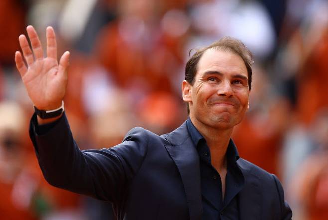 ‘클레이코트의 황제’ 라파엘 나달이 자신의 홈 코트나 다름없었던 프랑스 파리 롤랑가로스에서 은퇴식을 갖고 화려했던 선수 생활의 마침표를 찍었다. 사진=AFPBBNews