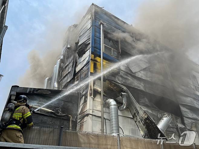 경기 양주시 식품공장 화재 현장(양주소방서 제공. 재판매 및 DB 금지)/뉴스1