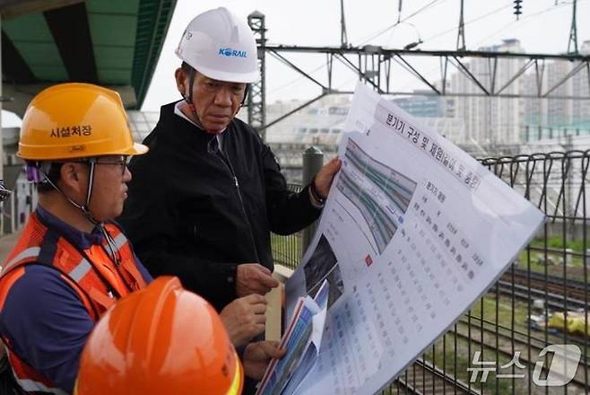한국철도공사는 27일과 6월 4일 이틀간 일부 열차 운행을 조정한다. 사진은 서울 금천구청역 시설 개량공사 현장의 모습.(코레일 제공. 재판매 및 DB 금지)