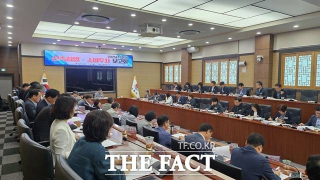 거제시 2025년 2분기 지방재정 신속집행 대책 보고회 모습 /거제시