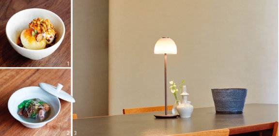 1 된장 넣은 크렘브륄레에 간장으로 캐러멜라이징한 피칸을 얹고, 고추장 물에 삶아 튀겨낸 흑미 튀밥과 바닐라아이스크림을 곁들인 장 트리오. 2 강민구 셰프가 좋아하는 밍글 팟. 3 식당의 수익은 테이블 수와 회전율에서 결정 난다. 하지만 강민구 셰프는 7년 전 현재 자리로 이전하면서 오히려 테이블 수를 줄였다. 서비스에 집중하기 위해서다.