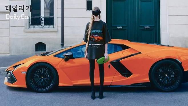 람보르기니, 발렌시아가와 협업한 컬렉션 공개