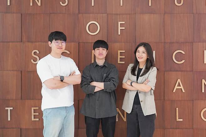 왼쪽부터 윤준연 박사과정생·황준호 박사과정생·이은지 교수.
