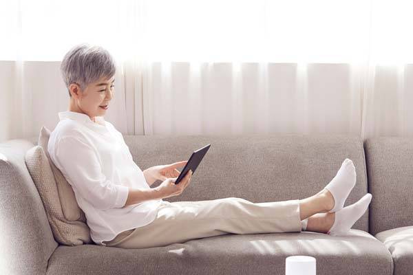 앉아 있는 시간이 많으면 치매 발병 위험이 높아질 수 있다는 연구 결과가 나왔다./사진=클립아트코리아