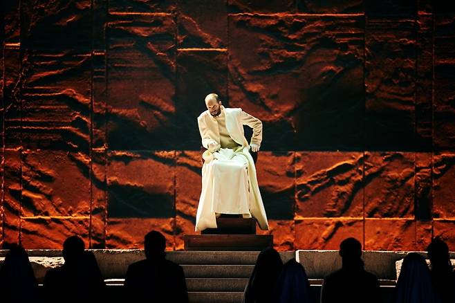 오페라 물의 정령에 출연한 왕 역 베이스 바리톤 애슐리 리치 / (c) 예술의전당 제공