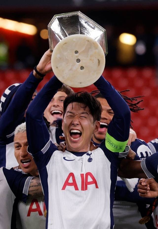 손흥민은 프로 데뷔 후 첫 우승의 기쁨을 누렸다. 사진=REUTERS=연합뉴스