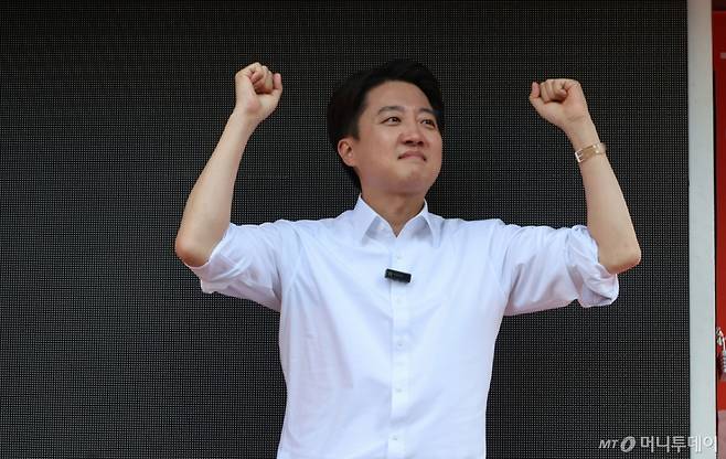 (서울=뉴스1) 허경 기자 = 이준석 개혁신당 대통령 후보가25일 서울 종로구 서순라길을 찾아 유세를 하고 있다. (공동취재) 2025.5.25/뉴스1 Copyright (C) 뉴스1. All rights reserved. 무단 전재 및 재배포, AI학습 이용 금지. /사진=(서울=뉴스1) 허경 기자