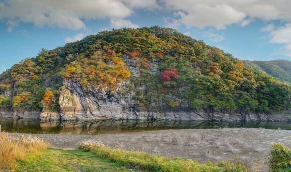 울산 울주군 반구천의 암각화 전경. 울산시 제공