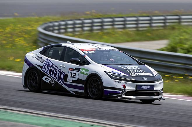 선두에 오른 후 주행을 이어가는 이율. 사진: 웨이브진(WVZine)