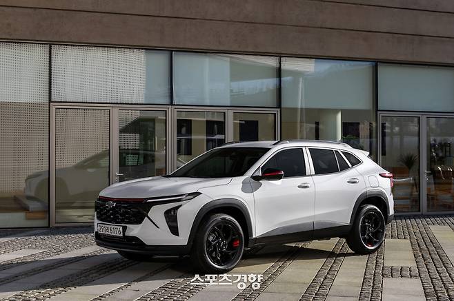 트랙스 크로스오버. 도심 주행시 스타일리시한 주행감을 느낄 수 있다.