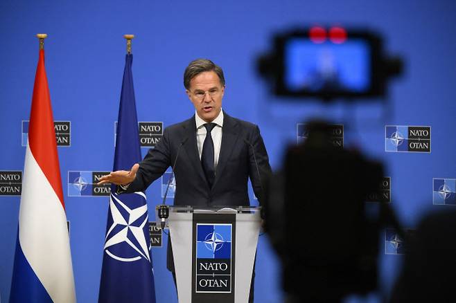 마크 뤼테 나토 사무총장이 21일(현지시간) 브뤼셀 나토 본부에서 열린 네델란드와 정상회담 이후 기자회견을 하고 있다.(사진=AFP)