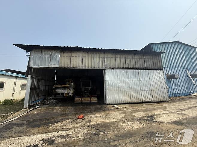 천안 서북 부대동 창고 화재 현장. (천안서북소방서 제공, 재판매 및 DB금지) / 뉴스1