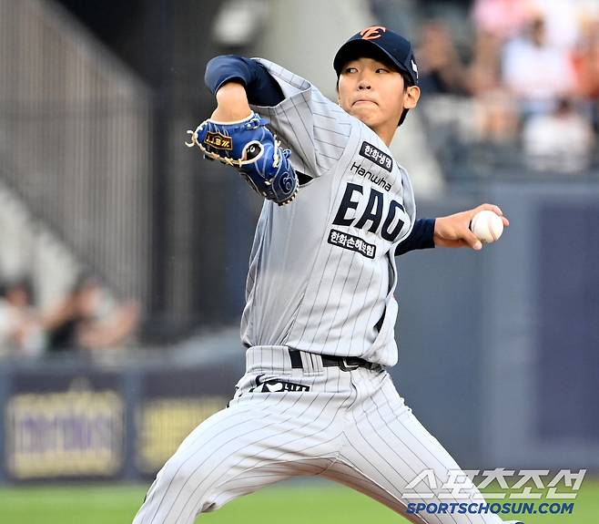 27일 잠실야구장에서 열린 한화와 LG의 경기, 한화 선발투수 황준서가 역투하고 있다. 잠실=허상욱 기자wook@sportschosun.com/2025.05.27/