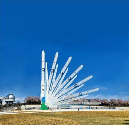 움직이는 누리호 모형이 국립과천과학관에 설치됐다. 국립과천과학관 제공