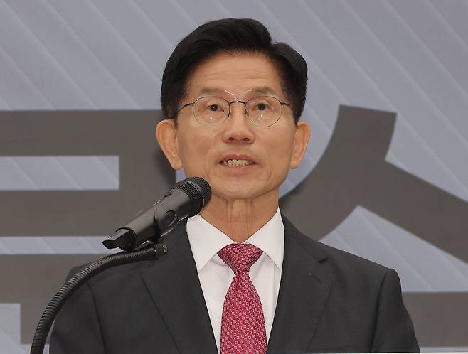 김문수 국민의힘 대통령 후보가 27일 서울 여의도 국민의힘 중앙당사에서 국토 발전 관련 공약발표 기자회견을 하고 있다. /뉴스1