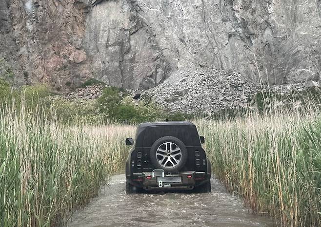디펜더 옥타가 가파른 언덕 코스를 주파하고 있다. ⓒ데일리안 편은지 기자