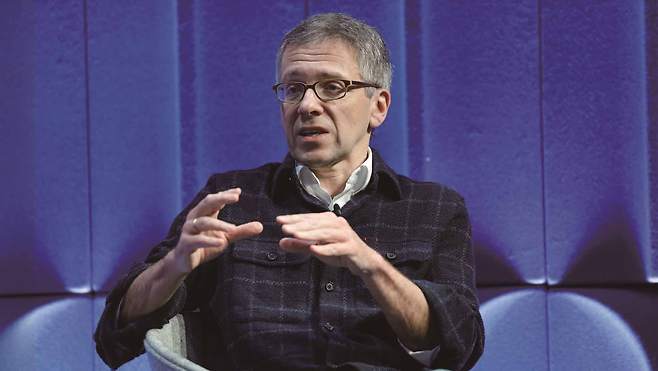 이언 브레머 유라시아그룹 회장 - 툴레인대 국제관계학, 스탠퍼드대 정치학 박사, 현 컬럼비아대 겸임교수, 세계경제포럼 ‘지정학적 리스크 글로벌 의제 협의회’ 창립위원장, 전 스탠퍼드대 후버연구소 교수 /사진 블룸버그