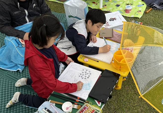 제16회 경남초등학생 과학상상그리기 대회 참가 학생들이 이날 주어진 주제에 따라 그림을 그렸다.