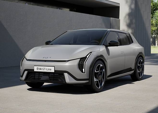 유럽 시장 선호도를 반영해 개발한 기아 EV4 해치백