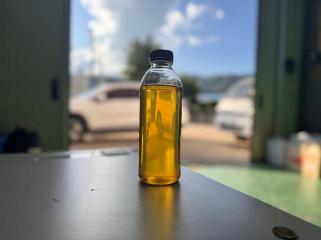 SK이노베이션의 투자를 받은 스타트업 에코인에너지가 폐플라스틱을 재활용해 생산한 열분해유. 에코인에너지 제공