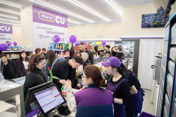 지난해 3월 문 연 편의점 CU의 카자흐스탄 1호점. 사진 BGF리테일