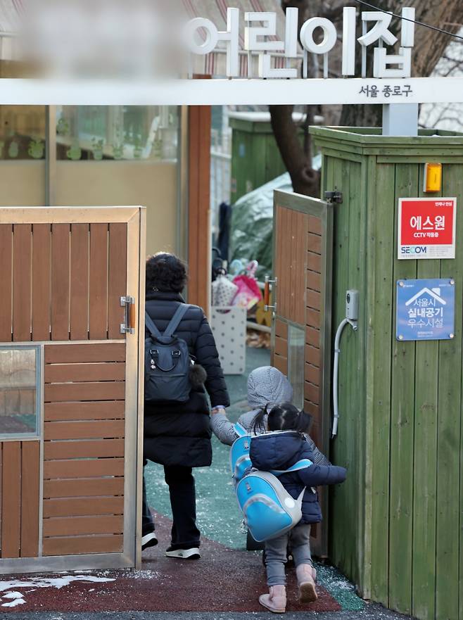 서울시내 한 어린이집에서 어린이들이 등원하고 있다. /사진=뉴스1