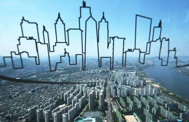 사진은 서울 송파구 서울스카이에서 바라본 아파트 단지 모습. /사진=뉴스1