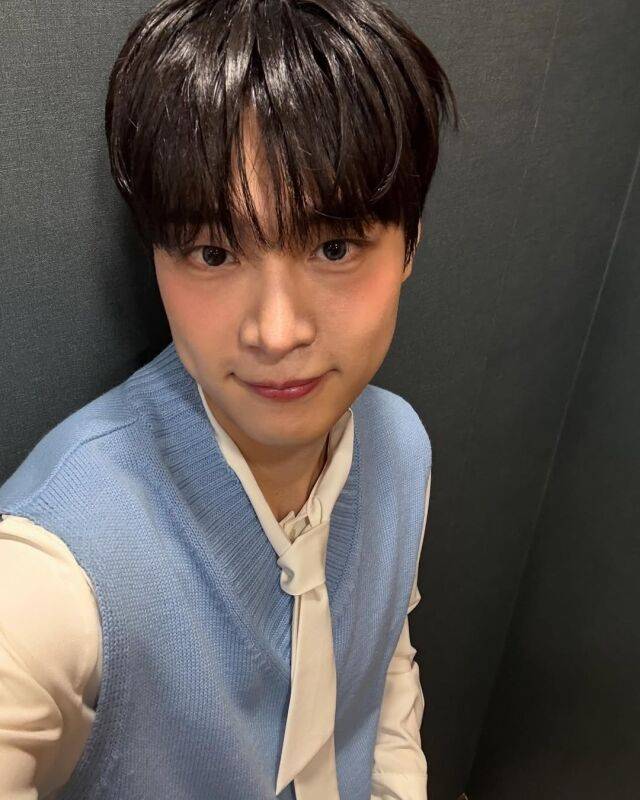 배우 강유석이 '엄제이'로 음악 방송에 출연한 근황을 전했다. / 강유석 인스타그램 캡처