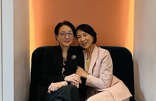 문훈숙 유니버설발레단 단장과 최태지 전 국립발레단 단장/고승희 기자