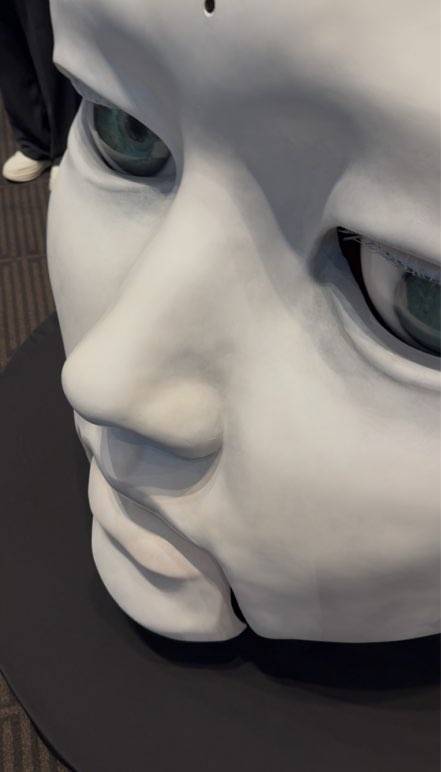 노진아 작가가 인공지능(AI) 기술을 토대로 제작된 인터랙티브 조각 ‘히페리온의 속도’. 천민아 기자