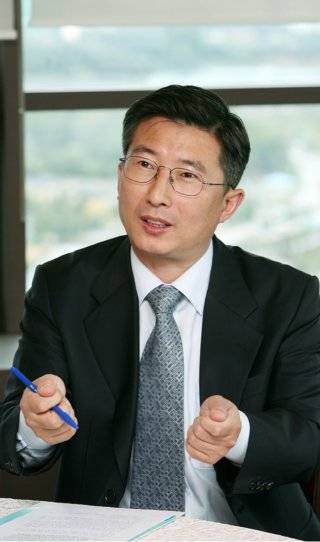 김문수 후보 핵심 측근으로 통하는 박종운 전 고용노동부 장관 정책보좌관은 1987년 박종철 고문치사 사건과 관련이 깊은 인사다. 동아DB