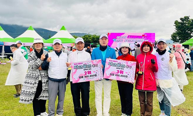 '제2회 대통령기 전국 파크골프대회' 입상 선수 및 관계자들 모습 ⓒ영진전문대학교 제공