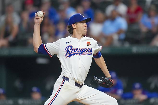 텍사스 제이콥 디그롬이 27일 토론토전에서 투구하고 있다. AP연합뉴스