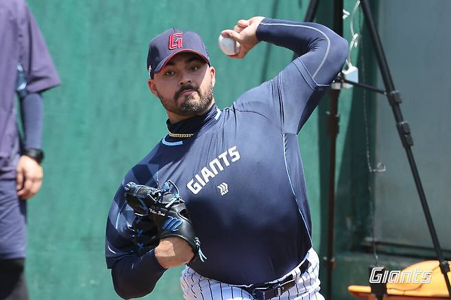 ▲ 좌완 파이어볼러로 큰 기대를 받고 있는 알렉 감보아 ⓒ롯데 자이언츠