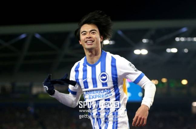 ▲ 미토마는 빅클럽이 원하는 자원이다. 개인 기술이 워낙 좋아 측면 수비를 허물고 싶어하는 강팀들이 늘 주목한다. 몸값도 상당하다. 지난 겨울 이적시장에서 미토마 영입을 희망했던 사우디아라비아의 알 나스르는 7,100만 파운드(약 1,319억 원)를 제시해 화제가 됐다.