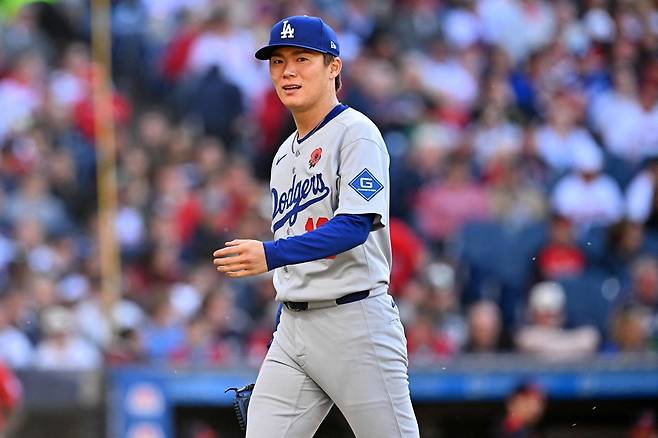 미국 메이저리그 LA 다저스의 우완 야마모토 요시노부가 27일(한국시간) 미국 오하이오주 클리블랜드 프로그레시브필드에서 열린 2025 메이저리그 클리블랜드 가디언스와의 원정 경기에 선발등판, 6이닝 3피안타 2탈삼진 2실점으로 승리투수가 됐다. 사진 연합뉴스