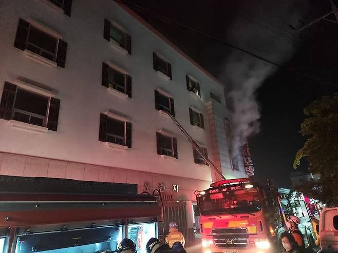 서산 동문동 모텔 화재 현장. (독자제공) / 뉴스1