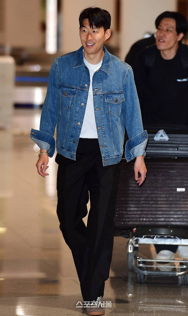 밝은 모습으로 귀국한 손흥민. 이주상기자 rainbow@sportsseoul.com