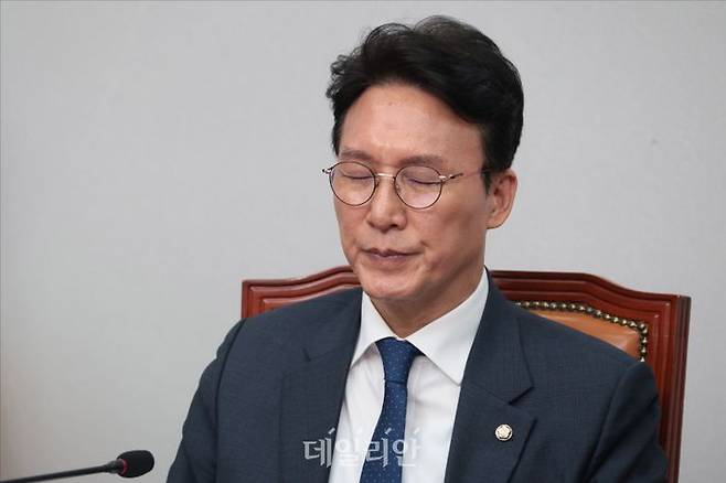 김민석 더불어민주당 최고위원이 지난달 23일 오전 서울 여의도 국회에서 열린 더불어민주당 최고위원회의에서 생각에 잠겨 있다. ⓒ데일리안 홍금표 기자